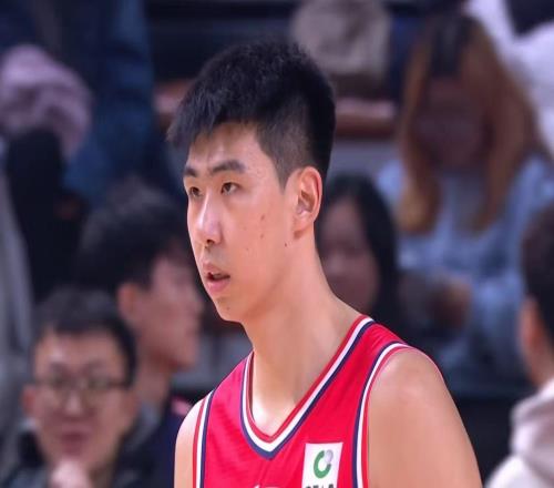 朱芳雨賭對(duì)了！徐昕打成CBA第一中鋒，或被廣東隊(duì)提前簽回