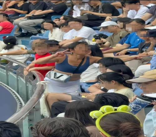 上海大師賽女子炫耀護(hù)照尖叫干擾比賽，遭強(qiáng)制驅(qū)逐后觀眾拍手稱快