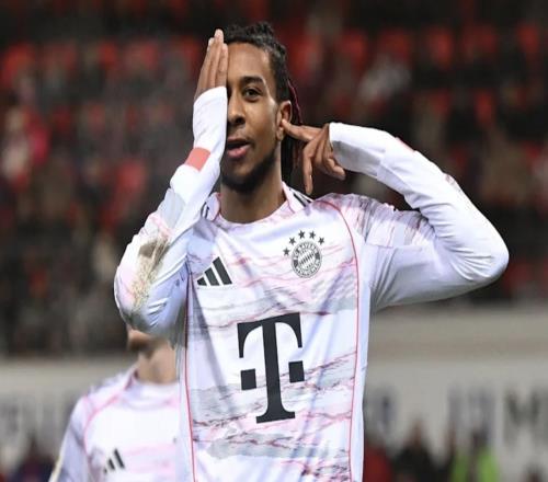 滿(mǎn)血回歸，此前經(jīng)歷眼部手術(shù)的奧利塞在進(jìn)球后捂住一只眼慶祝