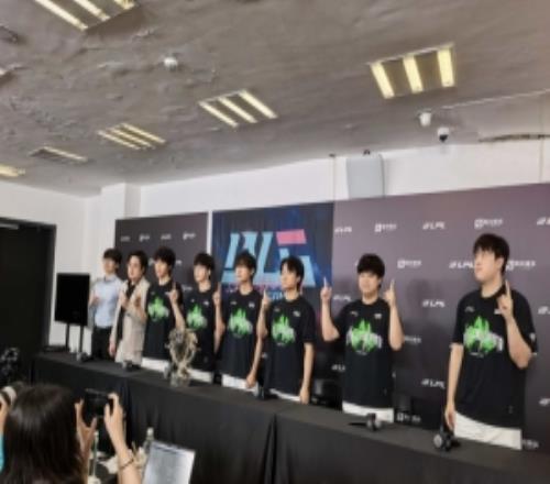 BLG赛后群访Knight：希望世界赛上LPL的中单都能越打越好