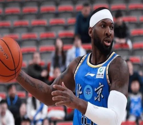 只贏江蘇4分！許利民用人+戰(zhàn)術(shù)引眾怒，斯佩爾曼受傷后周琦累垮！