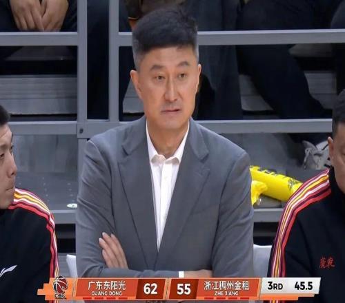 廣東男籃1分惜敗被讀秒絕殺，末節被打174輸掉優(yōu)勢徐杰復出22分