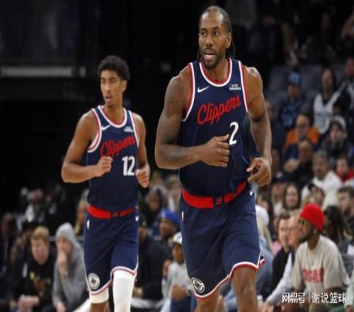 FW建議快船交易倫納德，送他去雄鹿聯(lián)手字母，換三球員+首輪簽