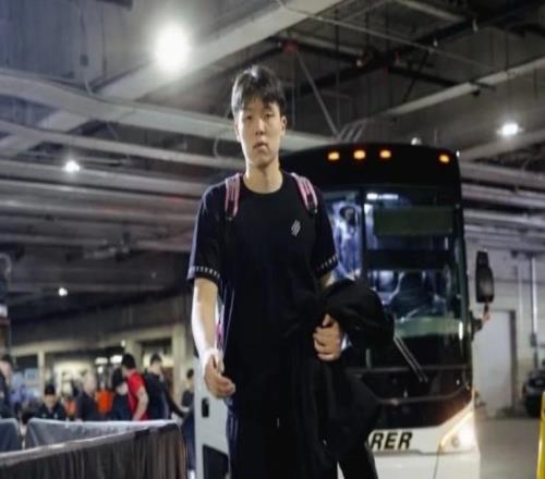 機(jī)會(huì)不多，楊瀚森被DNP1場(chǎng)后再登場(chǎng)，3分49秒1中0得1板，正負(fù)值6