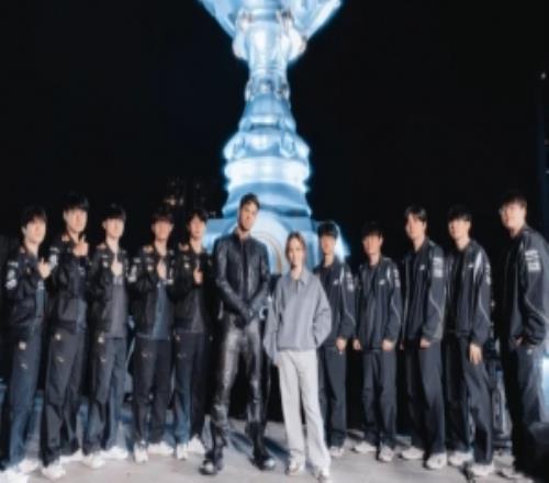 LOL官方分享T1、KT十位決賽選手與鄧紫棋和Anyma的合照