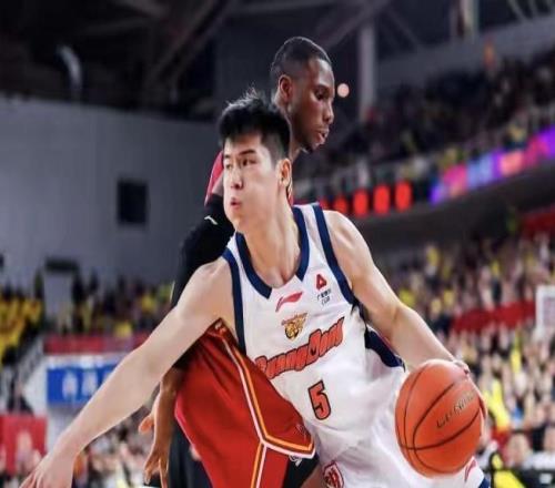 腳踹徐杰，撂倒陳家政，球迷怒噴嚴(yán)懲CBA惡漢，杜鋒被裁判制裁