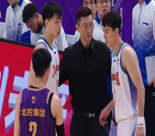 北控男籃不敵新疆，兩大問(wèn)題明顯，齊麟19分阿不都沙拉木17+7