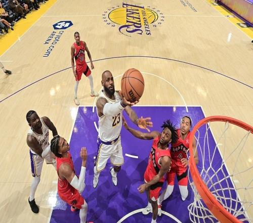 率隊止住連敗，詹姆斯出戰(zhàn)31分鐘拿下24分4板7助，正負(fù)值+18