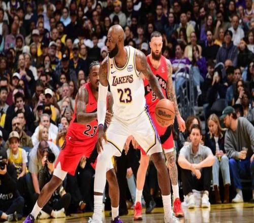 東詹49分率湖人大勝：詹皇破51000分艾頓10中10成隊史首人