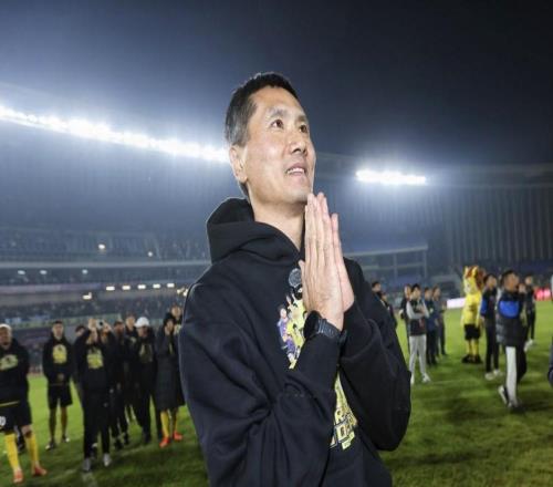 來自西海岸的愛，中超收官戰(zhàn)，青島西海岸俱樂部為邵佳一舉行送別儀式