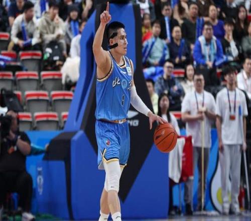 4戰(zhàn)3負跌出爭冠區(qū)！又一偽強隊被打回原形，大牌云集卻打不了硬仗