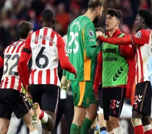 隨著(zhù)利物浦00，曼城00，英超最新積分榜出爐！槍手45分領(lǐng)跑