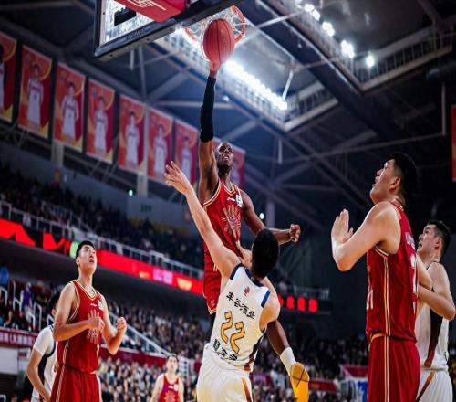 杜鋒有眼光！2米26中鋒又成水貨，和周琦沒(méi)法比，場(chǎng)均僅5.4分