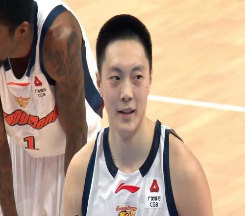 大魚(yú)來(lái)了！“加強版徐杰”將馳援杜鋒，場(chǎng)均37分成廣東隊第一大腿