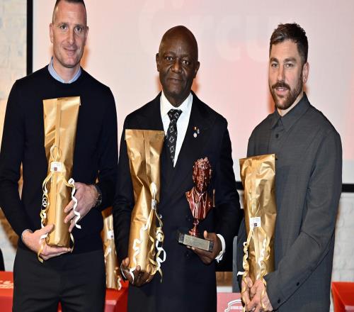 官方：拜仁主帥孔帕尼當(dāng)選比利時(shí)年度最佳教練