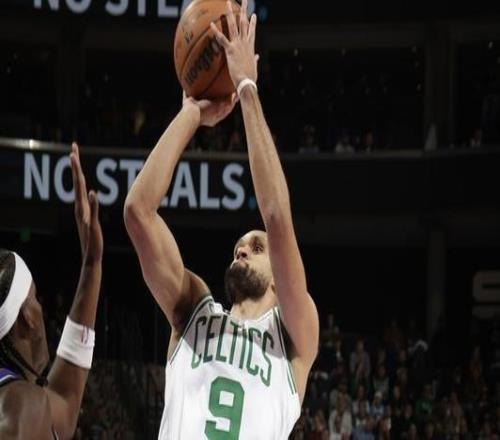 懷特25+7+6+7喬治37分綠軍客場(chǎng)輕取爵士