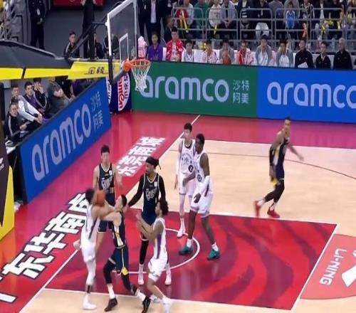 廣東激戰(zhàn)北控！胡明軒爆發(fā)杜潤旺穩(wěn)健輸出奎因低效