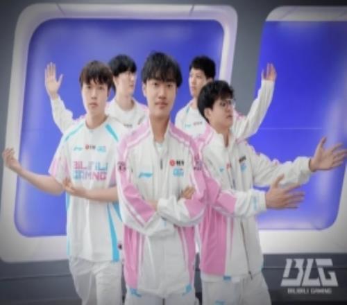 BLG官方發(fā)布戰(zhàn)勝AL賽場(chǎng)合照：繼續(xù)保持狀態(tài)！