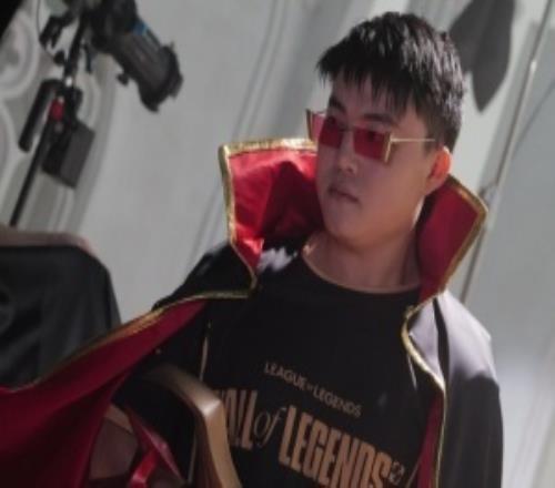 還在炒冷飯Uzi連續(xù)數(shù)天未上韓服賬號(hào)，微博熱搜Uzi復(fù)出莫名空降第五