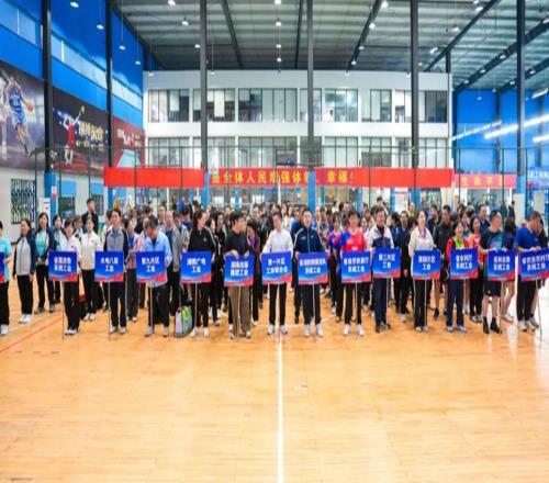 “湘直工杯”乒乓球混合團體賽上，湖南省委書(shū)記與干部職工同場(chǎng)競技