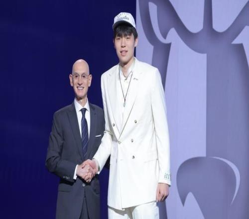 隊(duì)記調(diào)侃：楊瀚森選秀大會(huì)的炸雞是不是原本要等到19順位前吃完