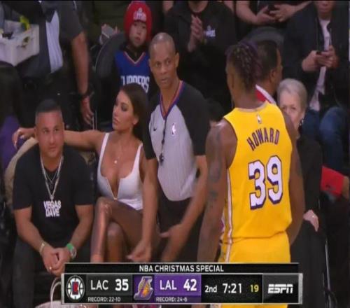 圣誕大戰(zhàn)場邊美女有多絕2019年洛城德比她讓霍華德目不轉睛