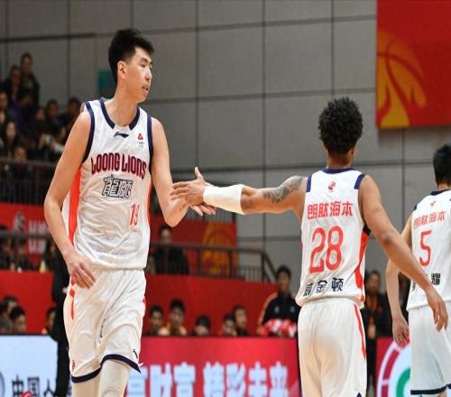 杜鋒后悔嗎廣東兩舊將斗法，2米26新星不服前輩，送上6次蓋帽