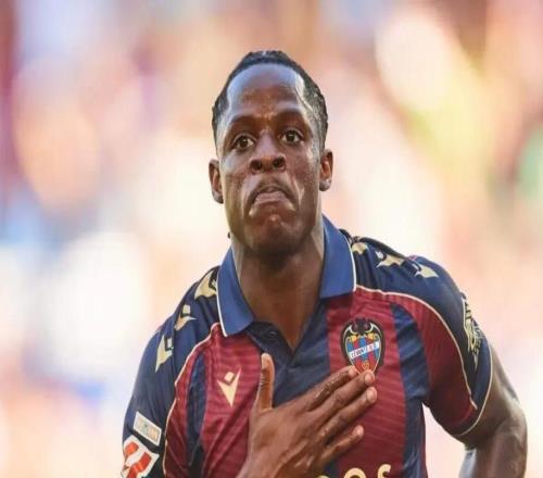 TA分析埃永被豪門(mén)關(guān)注原因：他擁有超強的門(mén)前嗅覺(jué)，技術(shù)全面