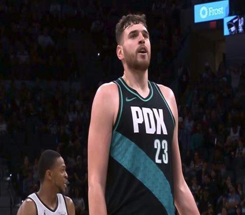 克林根24+12！楊瀚森2+2，開拓者爆冷掀翻馬刺，誕生4個不可思議