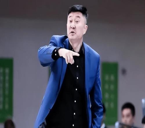 廣東74105北京遭4壞消息！防守被爆，胡明軒+薩林杰全面吃癟！