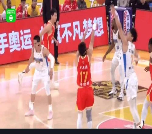 廣廈7774雙殺北京，孫銘徽13+11，胡金秋16+6，周琦15+19