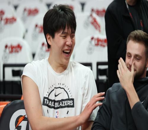 CCTV5直播，NBA開拓者PK勇士，新帥上任首戰(zhàn)，楊瀚森有望翻身首發(fā)