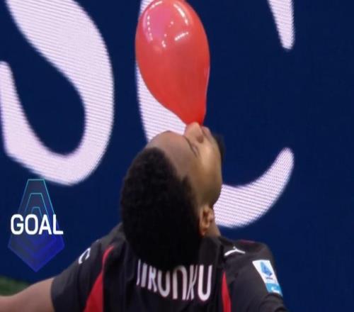 恩昆庫轟意甲處子球！5分鐘雙響，破聯(lián)賽217天球荒，吹氣球慶祝