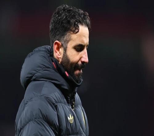 記者：阿莫林公開(kāi)批評俱樂(lè )部高層，他的帥位已經(jīng)變得極不穩定