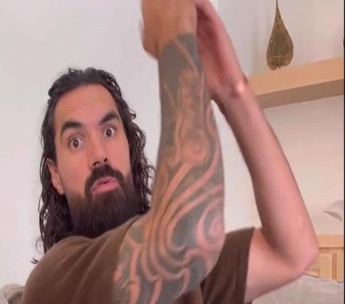 亞當(dāng)斯：楊瀚森習(xí)慣先伸手所以易犯規(guī)提高防守是始終如一的