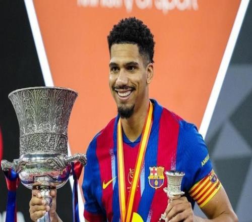 世體：阿勞霍曾在西超杯決賽前發(fā)表演講，以隊(duì)長(zhǎng)身份鼓舞全隊(duì)