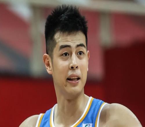 CBA奇葩一幕！35歲方碩、32歲翟曉川打潛力賽，令人啼笑皆非