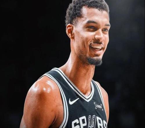 火線復出，差點壞事，得虧文班來了中國！