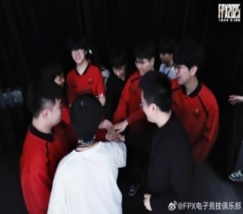 騎士之路能終結(jié)連敗嗎FPX不敵TES慘遭常規(guī)賽十連敗