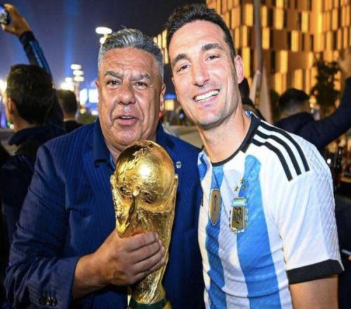 阿根廷又獲頂級中鋒！1米9的攻城錘，超越小蜘蛛！9場8球領(lǐng)跑金靴