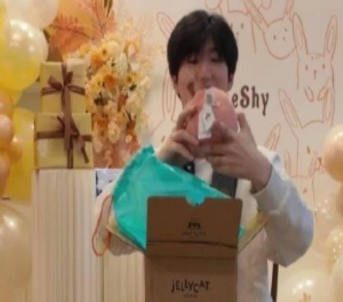 TheShy分享視頻：大家祝福和禮物都收到了我也有一個福給到大家