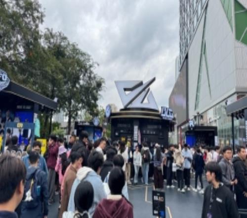 媒體人分享IG和BLG活動(dòng)現場(chǎng)：排長(cháng)隊要這倆打決賽拳頭嘴都能笑歪