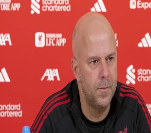 斯洛特：?；倏瞬皇俏椅ㄒ坏?號，基耶薩也能踢這個(gè)位置