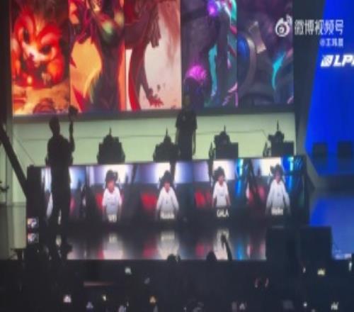 場館被點燃！媒體人：IG贏下的時候整個場館都在歡呼