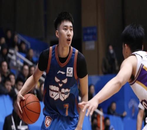 CBA又鬧大笑話，冠軍球隊12連敗，再不升降級中國男籃真晚了