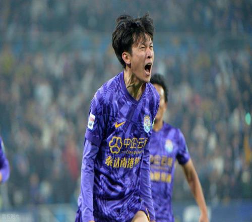 意外！謝維軍直言曾非?？咕茉诮蜷T虎踢中衛(wèi)，如今卻逆襲成核心