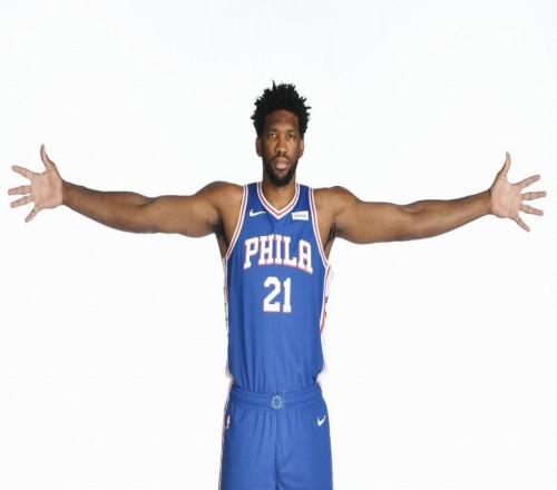 Shams：恩比德右膝無結(jié)構(gòu)性損傷，出戰(zhàn)狀態(tài)為每日觀察