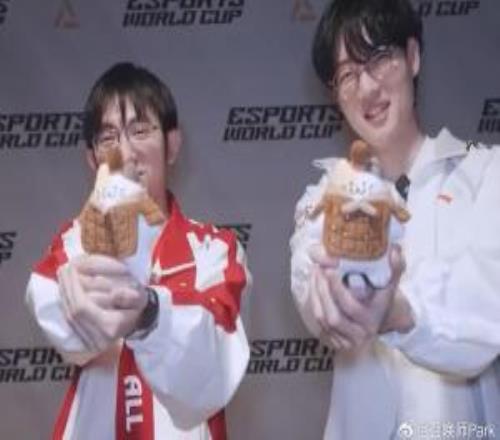 圣槍哥去TES愛笑迎來369爆料人：今晚有關(guān)鍵選手簽約的信息