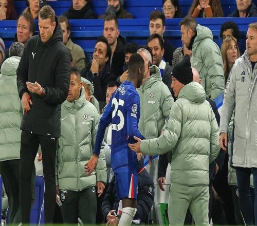 少一人的切爾西讓阿森納犯難，英超爭冠從來不乏拼桌的