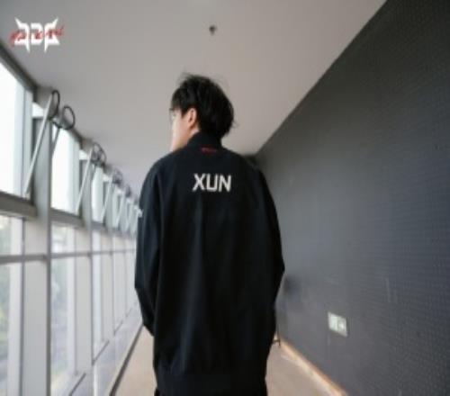 錯的選擇BLG達(dá)成三連冠而xun出走JDG今年卻無緣S賽